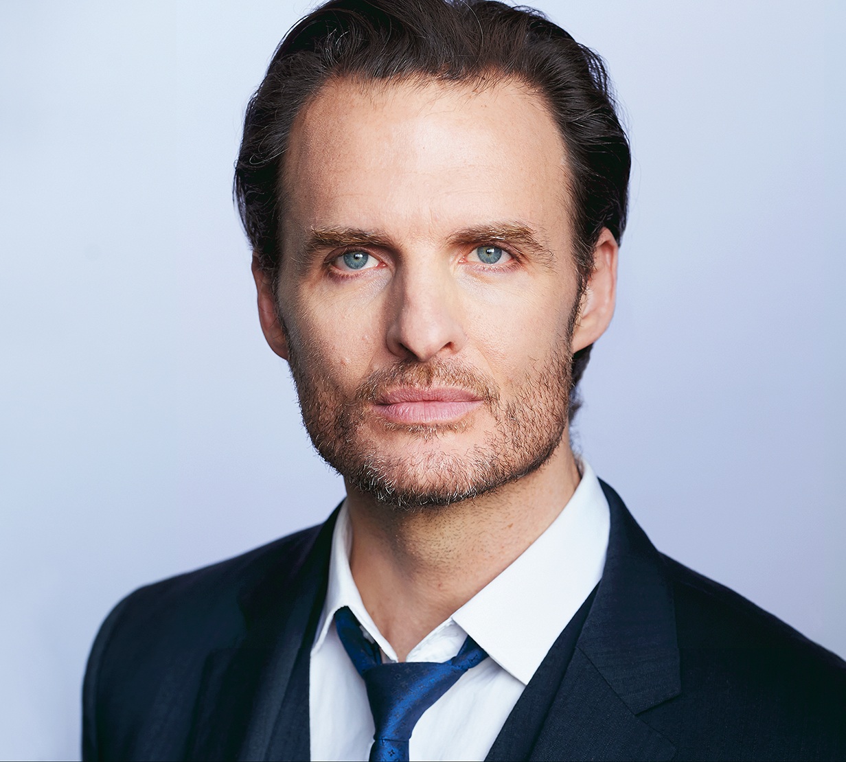 Greg Bryk – Películas, biografías y listas en MUBI