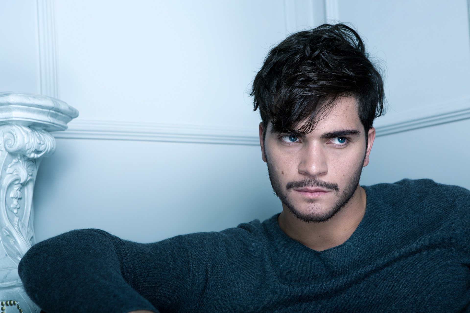 View Alessio Lapice Background