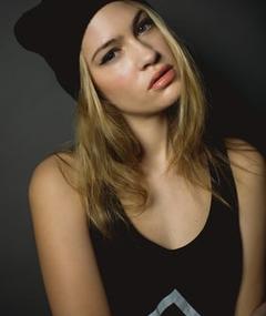 Ex Machina Cast Crew On Mubi