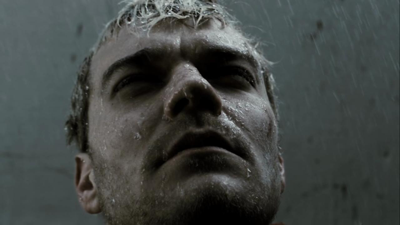 R (2010) – MUBI