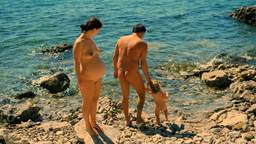 Ona va ogil porno jinsiy aloqa videolarini tomosha qiling Siqilgan mening qiz dostim divanda