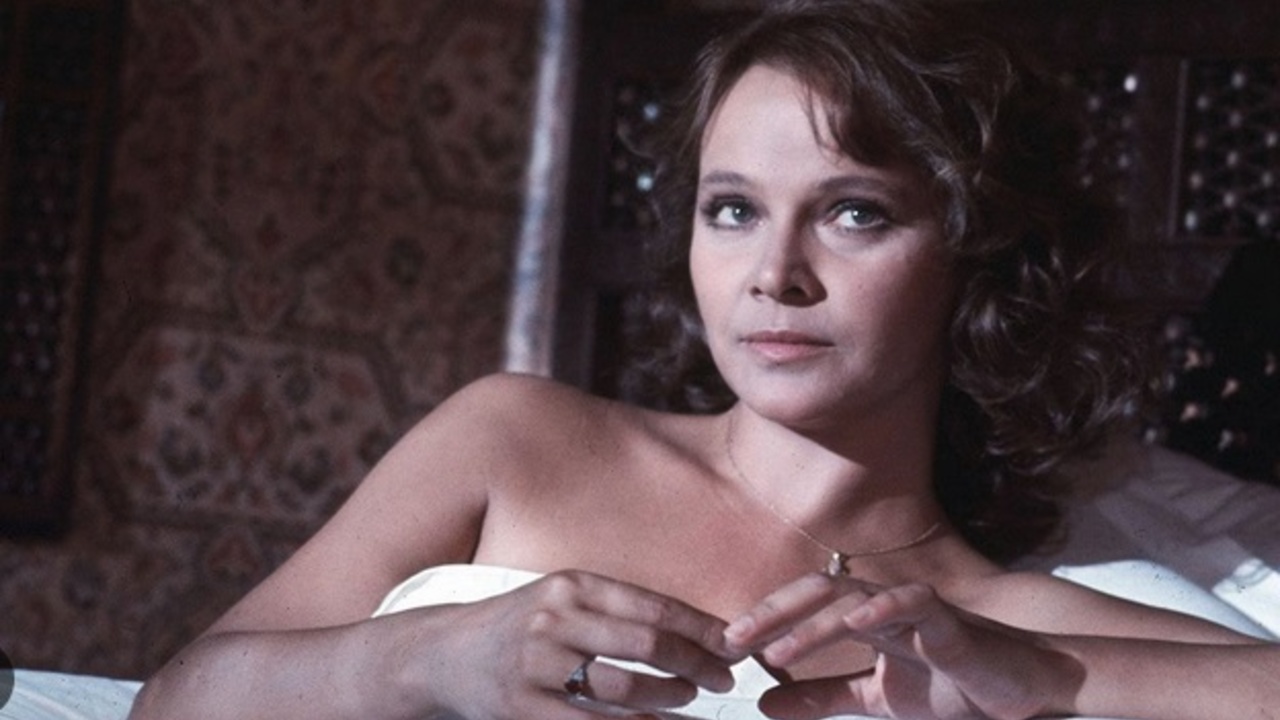 Chiroyli figurali gozal qizlar xxx Katta dumbali keksa ayolning surati