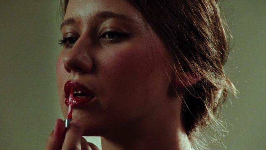 Kochada siyayotgan qizlarning yashirin kamerasi